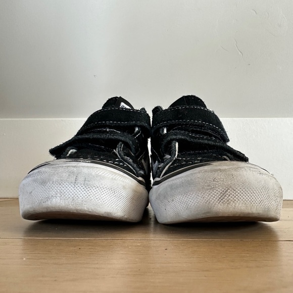 Vans Kids Sk8-Mid Reissue V Shoe in Black Suede Leather - Picture 4 of 10